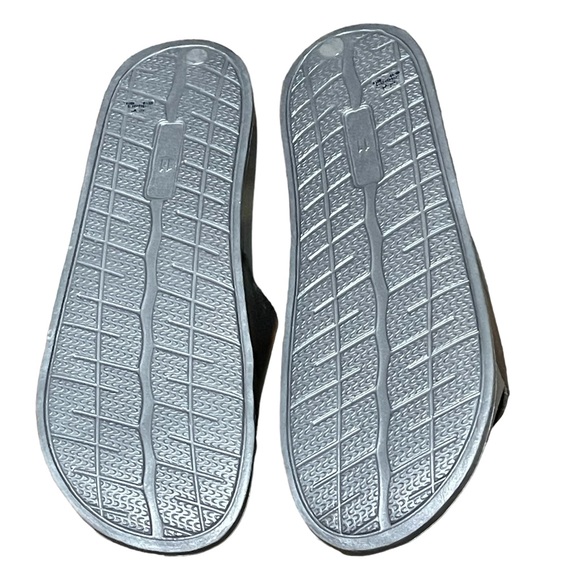 NWOT:American Eagle Outfitters.Women Flip Flops Color Grey Sandal Size 11 - Picture 4 of 11